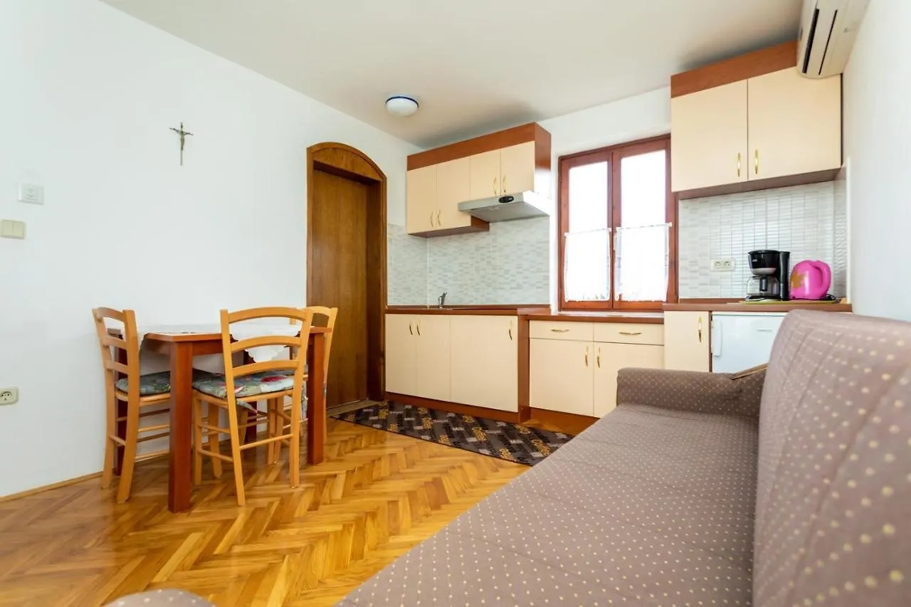 Pensiune Apartments Ivo Porat