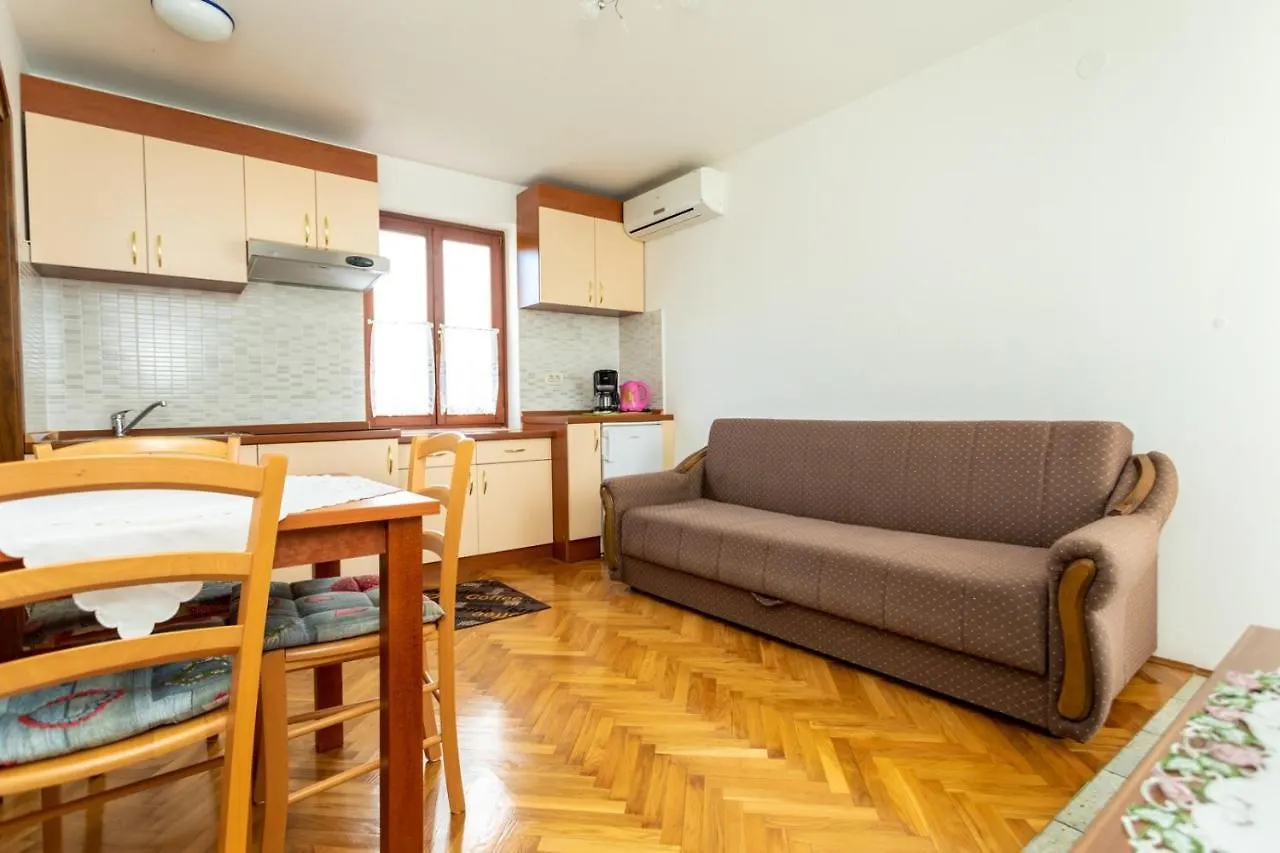 Pensiune Apartments Ivo Porat