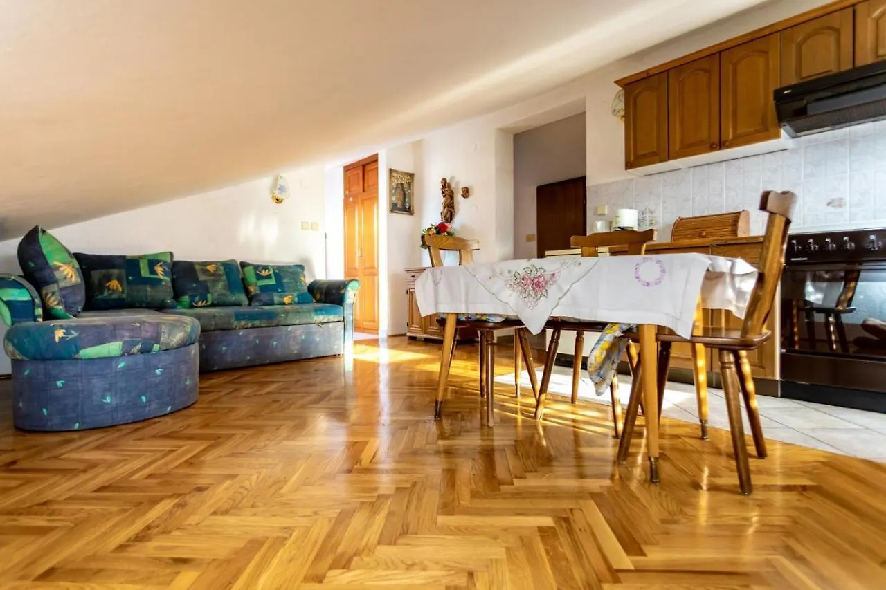 Apartments Ivo Porat  0*, Porat (Krk)