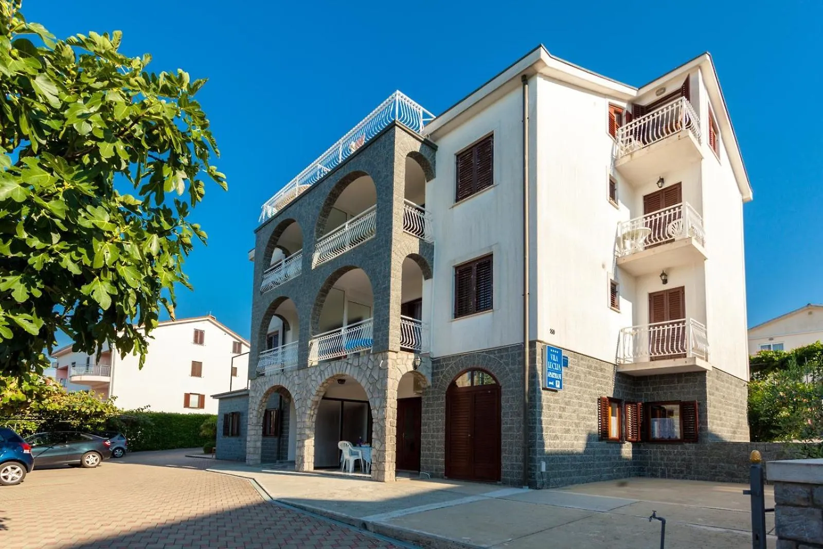 Apartments Ivo联系方式