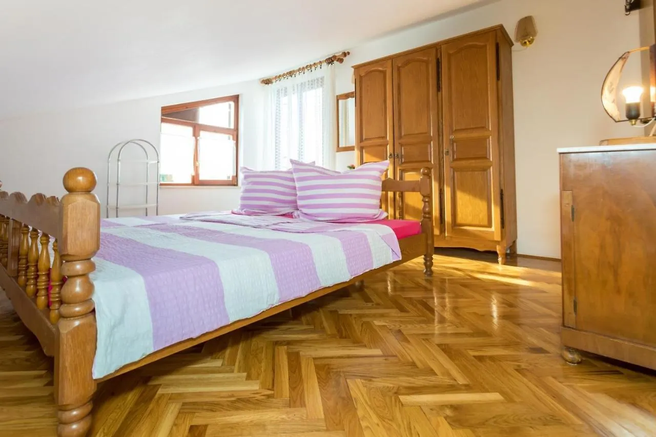 Apartments Ivo Porat  Affittacamere