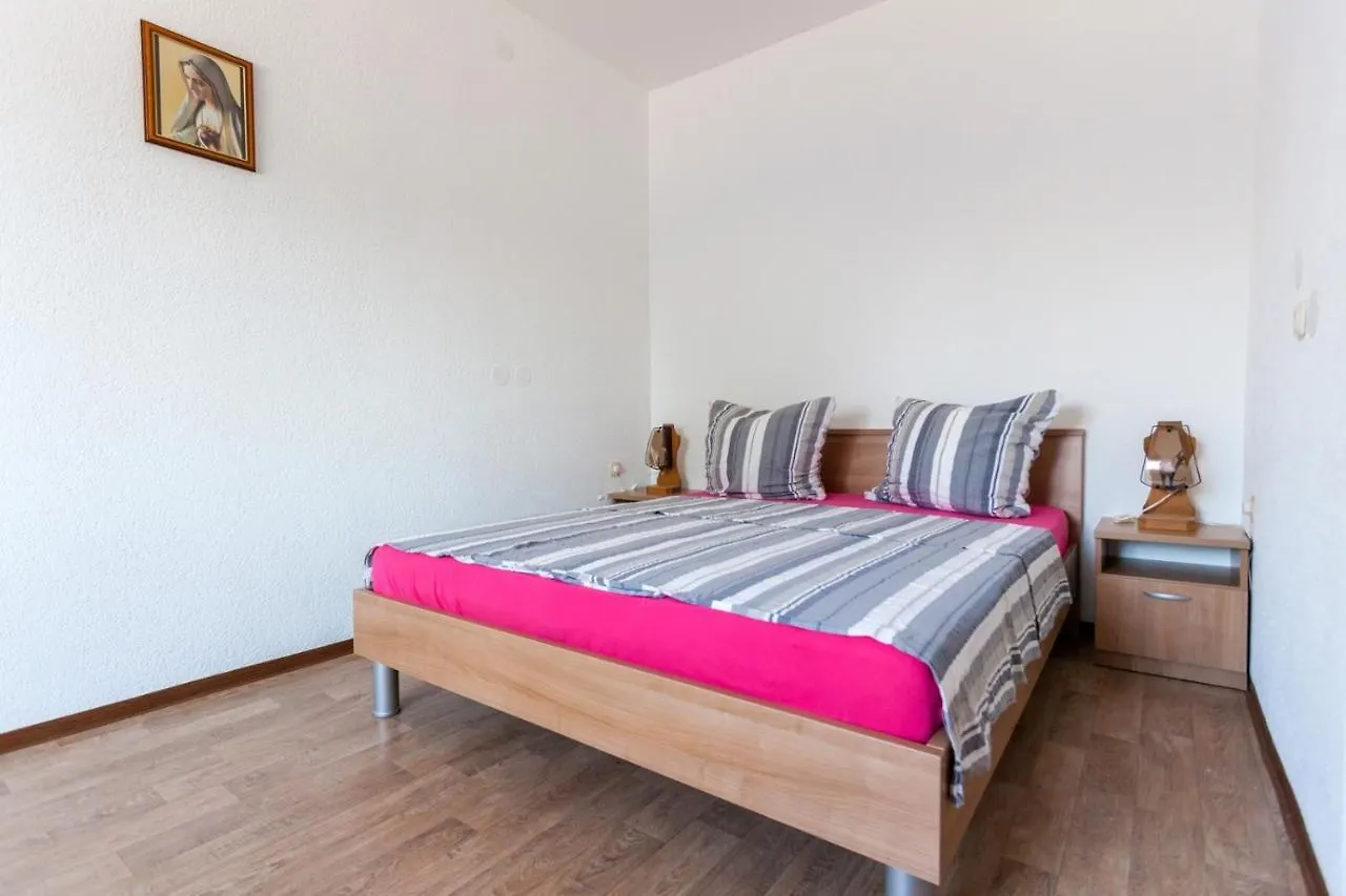Apartments Ivo Porat  Affittacamere Porat (Krk)