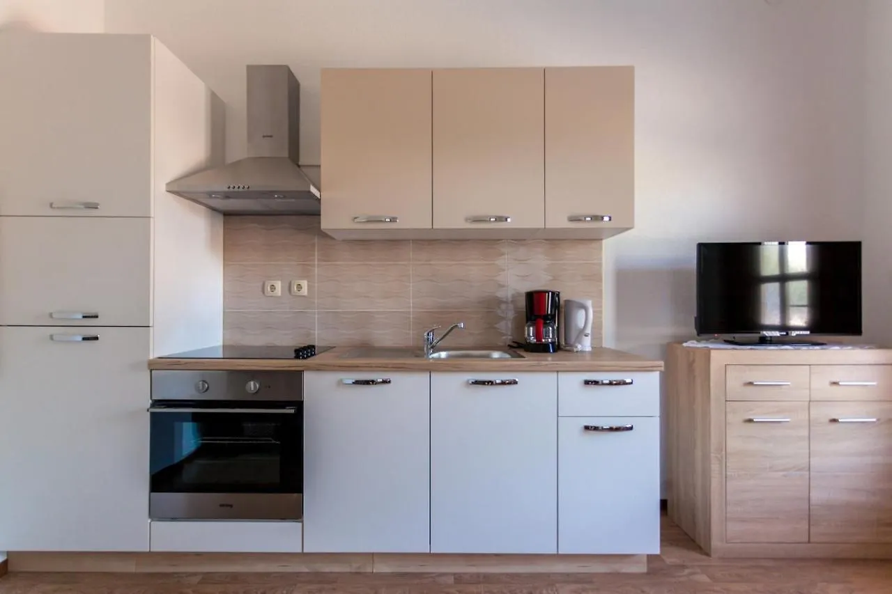 Apartments Ivo Porat  0*, Porat (Krk) Croazia